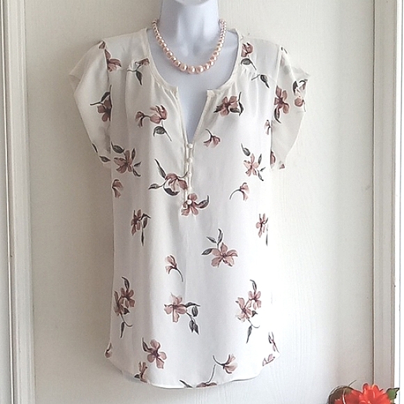 Reitmans Tops - ⭐️ Host Pick ⭐️ Reitmans | Stylish Summer Floral Print  Blouse